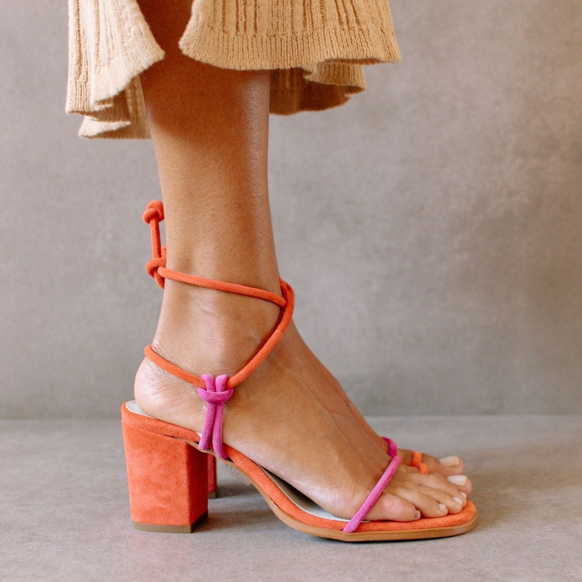 Sandalias color coral y rosa